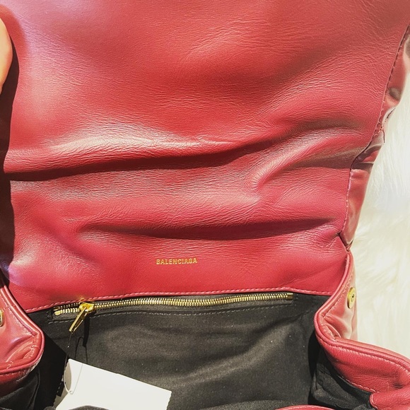 ❣️❣️❣️❣️SOLD❣️❣️❣️❣️Balenciaga authentic burgundy puffer pouch - Picture 5 of 7